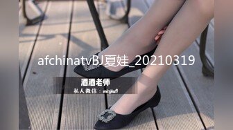 偷窥母女当着这么大儿子都光着上身