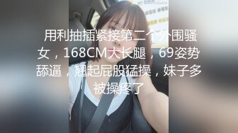 和女友在家里的沙发上做