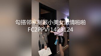 热门人妖·Ts恩恩Uiki：当着外卖员小哥的面给老公吃大鸡吧，不知道外卖员此刻在想什么，人妖一浪，盖过女性！