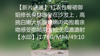  双马尾一线天美穴邻家妹妹型小美女，小小年纪喜欢玩炮击，女仆装翘起圆润美臀