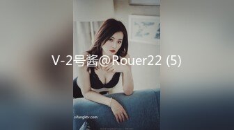 推特大神『Lovelolita7』带着极品小美女首次找单男玩3P