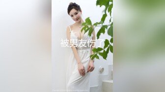  新人苗条嫩妹来大姨妈只能给炮友交，脱下内裤露粉嫩逼逼，交舔屌按头插嘴