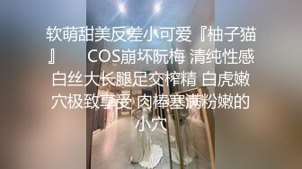 新来的社会小妹，全程露脸满腿纹身跟狼友发骚，大耳环唇钉脐钉看着真骚，互动撩骚，揉奶摸逼撅着屁股等草