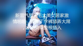 《极品CP✿魔手✿外购》美女如云餐饮店大神躲藏女厕逼脸同框偸拍数位小姐姐方便，被一个美女发现翻车了还好没有推门吓尿了