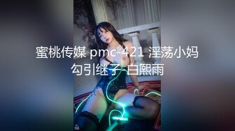 漂亮的短发妹纸尿出完美的一条弧线