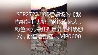 女上班族 舔个波霸珍珠就发骚了