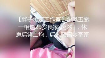   JK装极品萝莉顶级肥臀开档黑丝，反差清纯又很骚，特写大屁股套弄，操的直浪叫