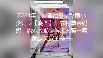 【新速片遞】  巨乳黑网丝熟女人妻吃鸡啪啪 被两根肉棒连续无套输出 两个大球球哗哗 爽叫不停 