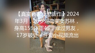 年轻小伙玩弄爆乳小阿姨，骑在脖子上草嘴，黑丝大屁股全程露脸，让小哥草了骚逼草菊花，撅着屁股玩逼展示1