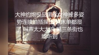 白嫩大屁股少妇自己拨开丁字裤扶着大鸡吧插屄