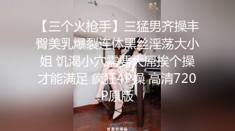 最新高价定制分享，极品反差女大生04年清纯小姐姐【胡椒仔】露脸私拍，各种COSER裸体骚舞大号道具紫薇脸逼同框 (7)