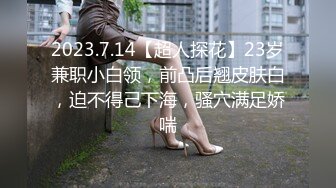 【新片速遞】90后小少妇，黑丝情趣诱惑小乳夹激情3P，让两个大哥玩弄，揉奶玩逼轮草抽插，迷人坚挺的奶子看着好刺激好骚