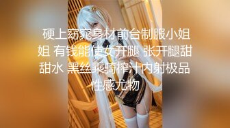 綠帽大神找單男壹起操粉嫩小女友玩3P❤️小女友露臉了