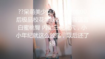 新流出厕拍大神潜入商场女厕❤️近景高清侧后拍美女尿尿牛仔裤靓妹屁股被经血染红了