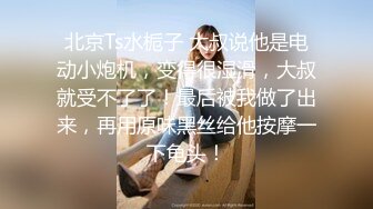 【年轻的少妇玉米地露出】乡间小路，风骚小少妇趁四下无人，露出流水淫穴