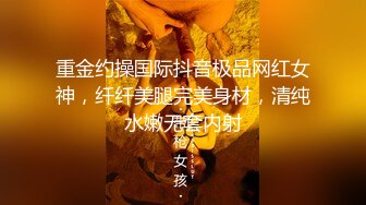 这骚货的逼上安装的什么东西