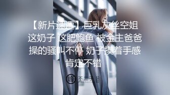 【新片速遞】  商场女厕偷拍长发少妇抽着烟撒着尿❤️霸气肉穴肥嘟嘟小肚子