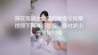 万人求重磅福利，OF极品大乳头原味小清新反差女神【纭纭】订阅，白皙蜜桃臀粉嫩美鲍道具紫薇各种淫态勾引