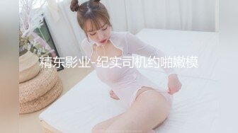 【新片速遞】  商场女厕全景偷拍肉丝小美女拖着下巴❤️享受着尿尿带来的快感