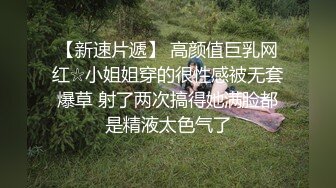   寻求刺激楼道全裸啪啪 结果对门大姐出来扔垃圾 一脸懵逼的看着这边 连手机都不要了 跑