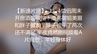 水上游乐场偷窥两个比基尼漂亮美女奶子