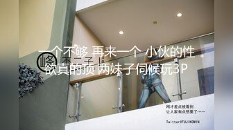 尾随妹子进女厕偷窥为了拍脸被眼镜美女发现了仔细观摩好一会儿，幸好没有喊人！