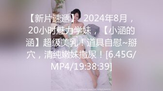  眼镜美眉 撅着屁屁被女友后入猛怼 操的眼镜都快掉了 撸射嘴巴起来鸡鸡 表情诱惑