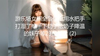 漂亮美女唱歌唱开心了直接露奶露逼给你看