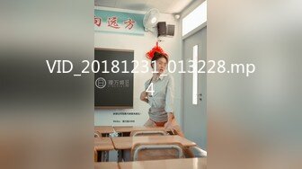 【新片速遞】两个可爱女孩服侍主人的大鸡巴，射在小嘴里相互传