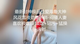 两个黑妞前后双洞齐开金发洋妞