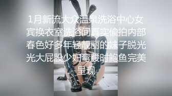 颜值区刚下海很羞涩清纯美女，笑起来甜美，贫乳小奶子情趣内裤，掰开小穴又挡住，若隐若现，单腿黑丝修长美腿