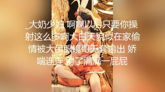 【大二学舞蹈气质贫乳小妹】扭动屁股脱下牛仔短裤，情趣开档内裤口交插嘴，抬起双腿抽插娇喘喊哥哥，操完厕所马桶上自慰