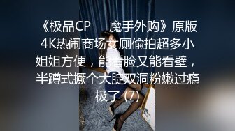 最新厕所偷窥连体短裙高跟长发美女嘘嘘