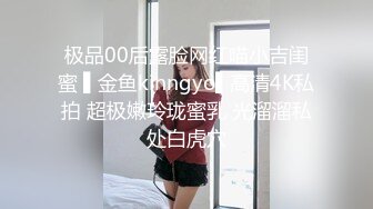 年轻极品身材女孩撅着屁股小裙子被脱下漏出白嫩性感阴户肛门塞着塞子JJ后入菊花