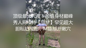   笑起来甜美又很骚外围小妹，换上情趣装丁字裤，服务周到吸蛋舔屌，让妹子扣逼自慰