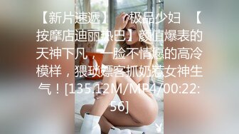 周六福珠宝店女厕全景偷拍多位黑丝美女职员的极品美鲍