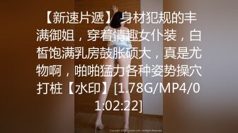 8月新流出 私房大神极品收藏 商场女厕全景后拍系列 牛仔裤靓妹逼前一小撮性感毛毛