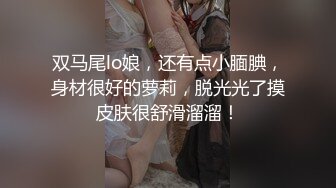 逛万达遇见个黑美甲骚货美女，黑色代表性欲强，跟去拍小逼逼下面也是长了一堆黑乎乎的阴毛！