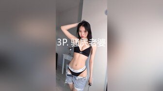 小虎牙清纯甜美学生萌妹，撩起衣服揉捏贫乳，掰开粉嫩小穴道具插入