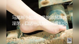 广西夫妻户外勾搭~老婆，你给胸她看一下勾引~我把老婆给你搞，你也给我介绍一个嘛