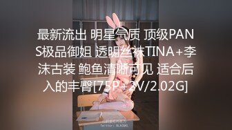 换妻探花两对夫妻激情4P密码房，没穿内裤翘起屁股舔屌，一人一个抬腿抽插，上位骑乘边操边舔