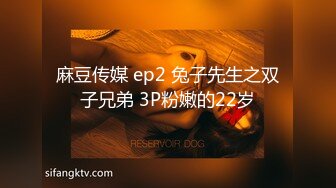 【极品稀缺 破解摄像头】JK风小姐姐更衣间拿手机自拍 多角度偷拍