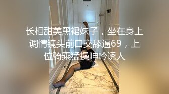 火辣妖艳人妖和骚妇激情热吻光滑肌肤肉感满满脱下牛仔裤手指插如屁眼毒龙兴奋爆操