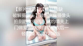 苗条贫乳黑网袜妹子，和男友日常性爱先玩穴，换上黑丝露脸口交女上销魂无套做，射在背上