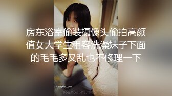 长相很漂亮的白皙美女张开腿展示自己的无毛骚穴，绝对极品一线天粉木耳