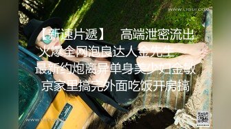 小百货店老板娘上衣扣子掉了一个也不知道露出一只奶子被拍到