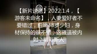 洗浴会所保安休班躲进柜子里门缝偷窥浴客洗澡镜子可帮了大忙了完美反射