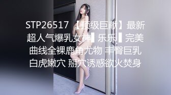 牛逼坑神潜入国内某大饭店女厕所正赶上一场婚宴独守一个坑位连续TP家属服务员们大小便其中一个红衣美女应该是伴娘