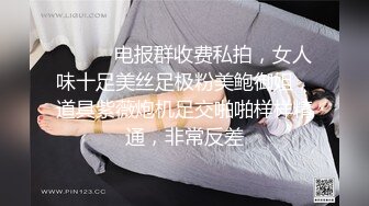 良家小少妇，饥渴又淫荡，穿着丝袜就给自己骚逼抠的淫水泛滥，脱光了给奶子和逼逼带上小乳夹，道具抽插呻吟