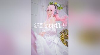 插插看「Iris按摩棒」玩阴蒂边抽插｜任意弯曲的按摩棒 到底有多厉害